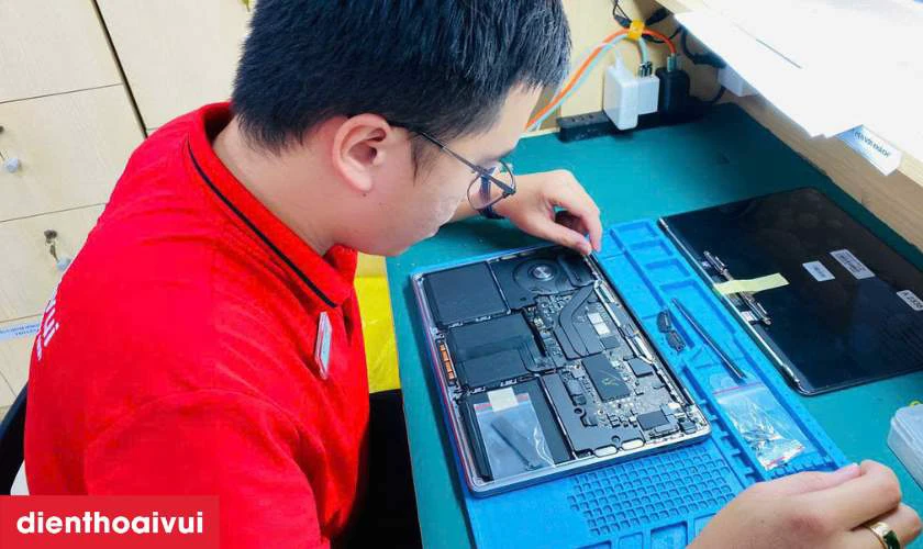 Quy trình sửa main mất Wi-Fi MacBook Pro 13 Inch A1989 2018/2019