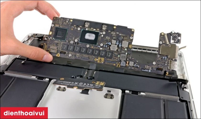 Nhược điểm sửa main MacBook là gì?