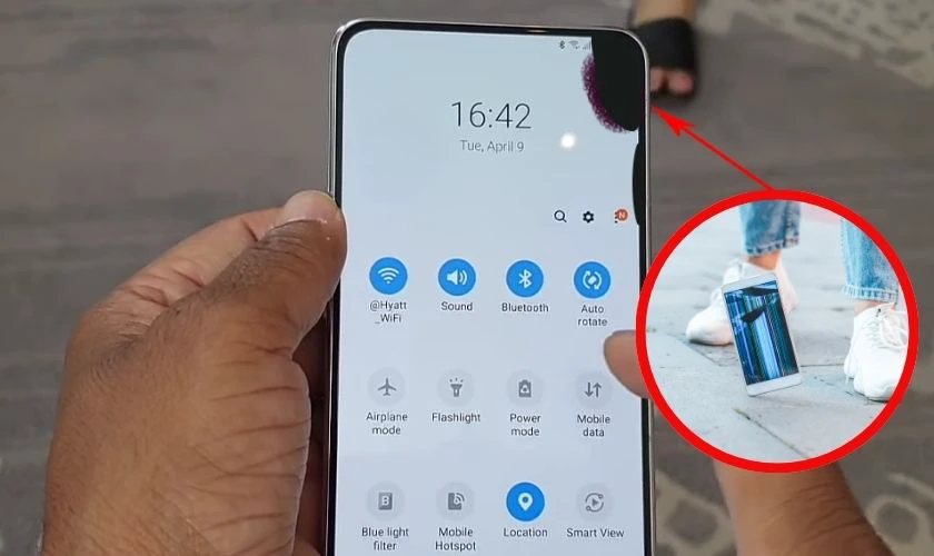 Nguyên nhân màn hình điện thoại bị chảy mực, loang mực
