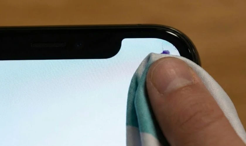 Di chuyển xung quanh vùng bị loang