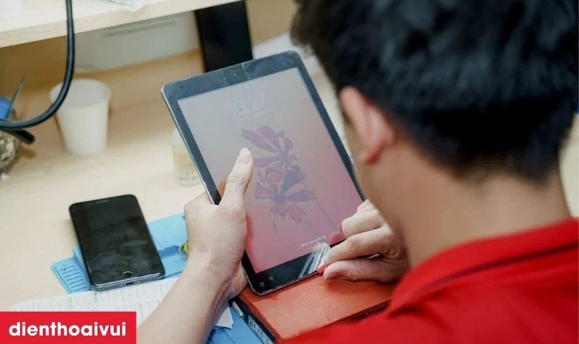 Các dịch vụ sửa chữa nổi bật tại Điện Thoại Vui