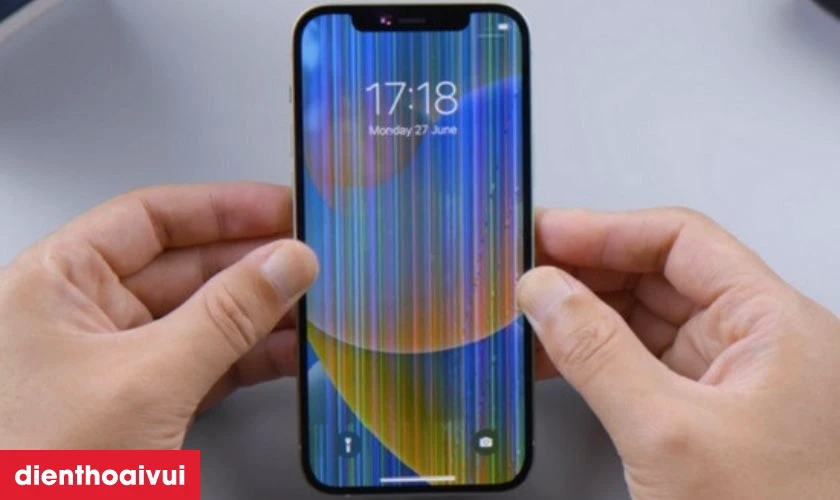 Dấu hiệu nhận biết sửa sọc màn hình iPhone 13 bị sọc màn hình