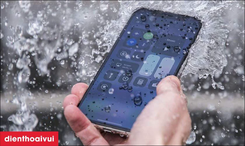 Nguyên nhân iPhone 14 bị sọc màn hình