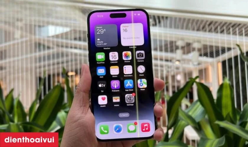 Dấu hiệu nhận biết iPhone 15 bị sọc màn hình