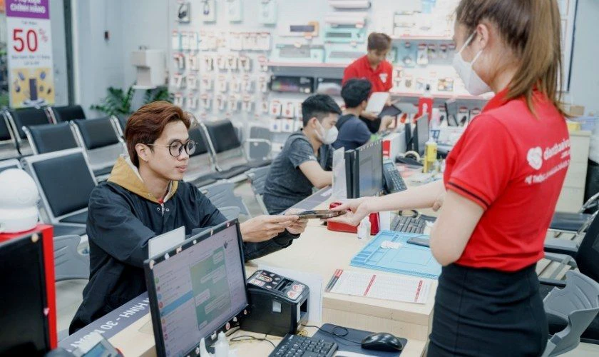 Địa chỉ sửa chữa iPhone 14 Pro Max không tắt màn hình