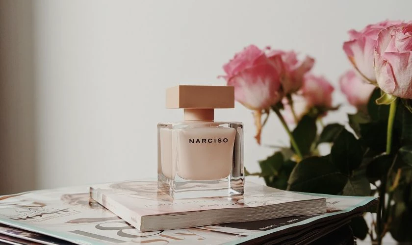 Nước hoa làm quà tặng Valentine cho bạn gái ở xa