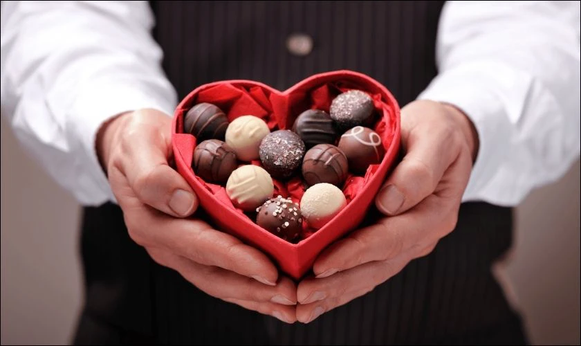 Tặng hộp Socola cho bạn gái ở xa ngày Valentine