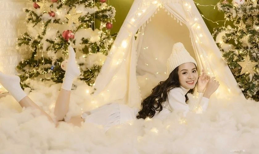 Tạo dáng chụp ảnh Noel với đèn Led