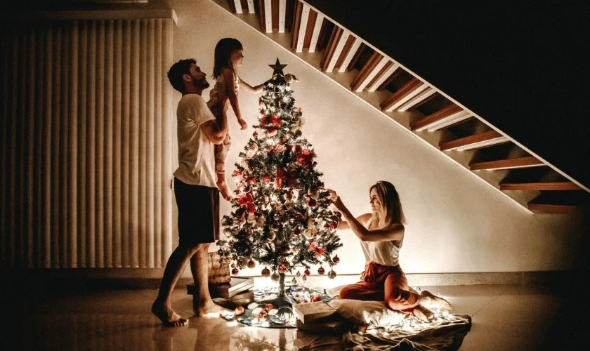 Tạo dáng chụp ảnh Noel tại nhà