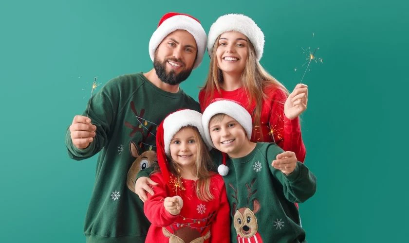 Tạo dáng chụp ảnh Noel với gia đình
