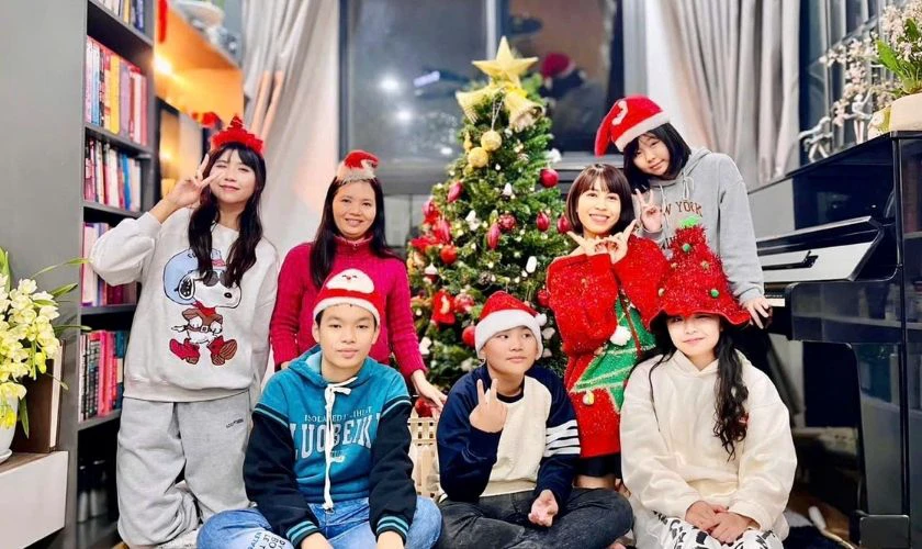 Cách tạo dáng chụp ảnh Giáng sinh với gia đình