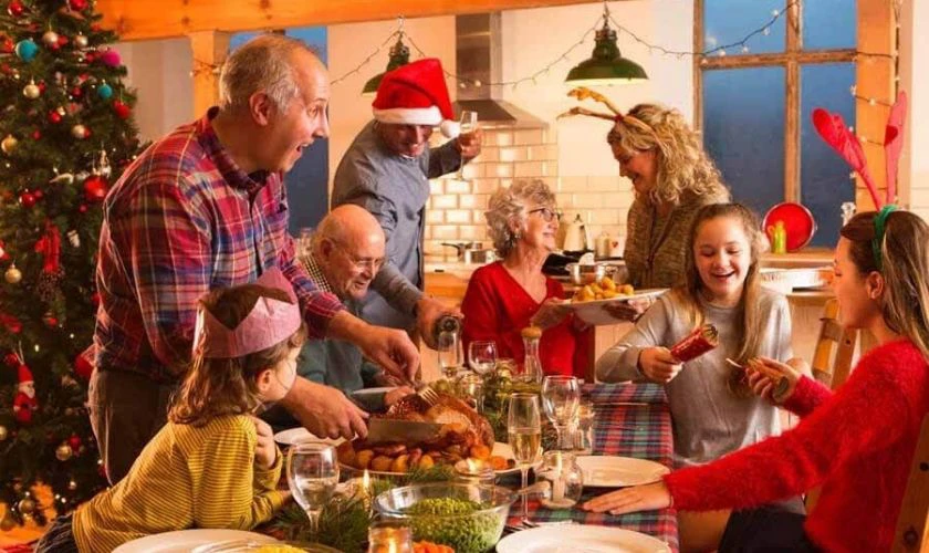 Cách tạo dáng chụp ảnh Noel bàn tiệc ấm cúng