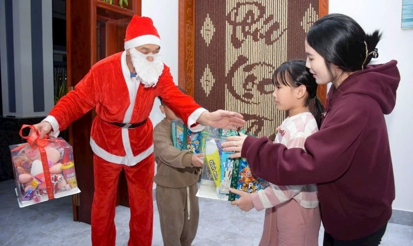 Chụp ảnh Noel với ông già Noel
