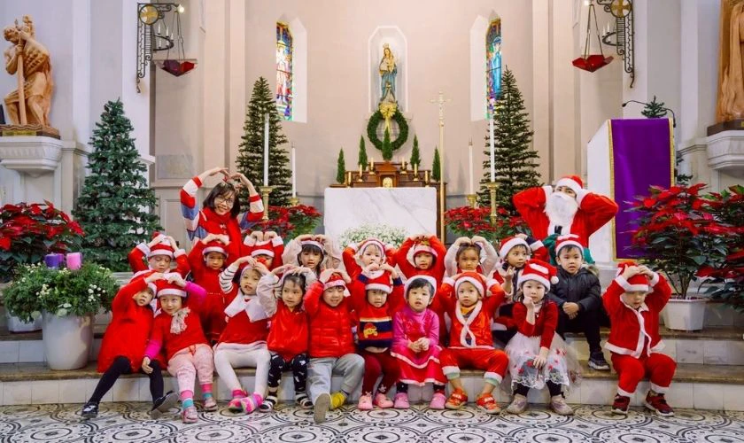 Chụp ảnh Noel tại nhà thờ