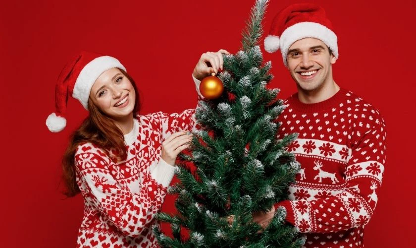 Tạo dáng chụp ảnh Giáng sinh có phụ kiện