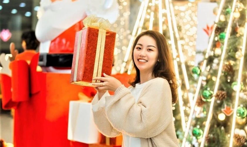 Cách tạo dáng chụp ảnh Noel phong cách dễ thương