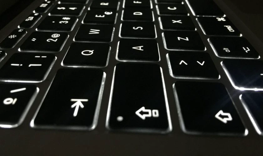 Không thể tắt đèn bàn phím MacBook phải làm sao?