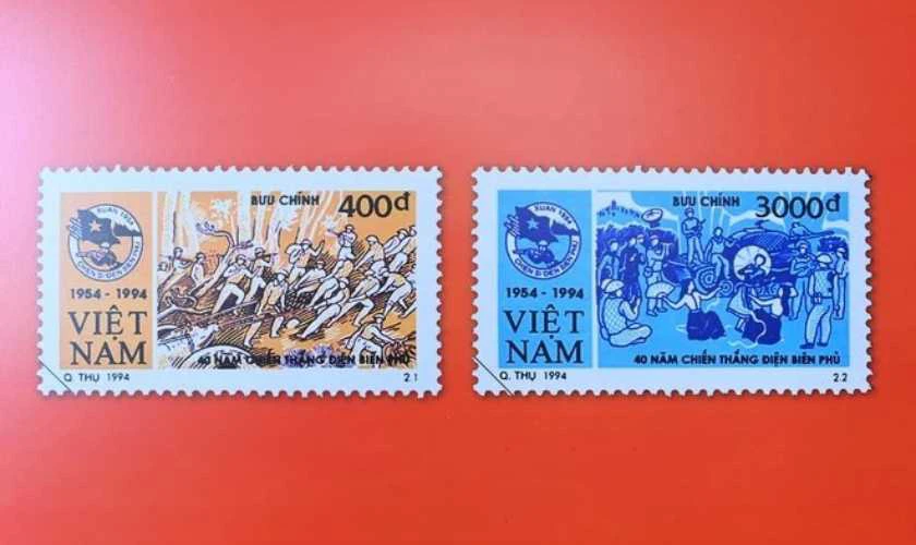 Tem bưu chính in hình bản đồ và biểu tượng hòa bình