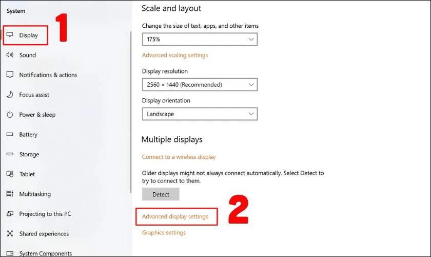 Trên thanh tùy chọn bên trái, bạn chọn vào Display