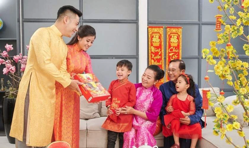 Tết có nên mặc đồ đen hay không