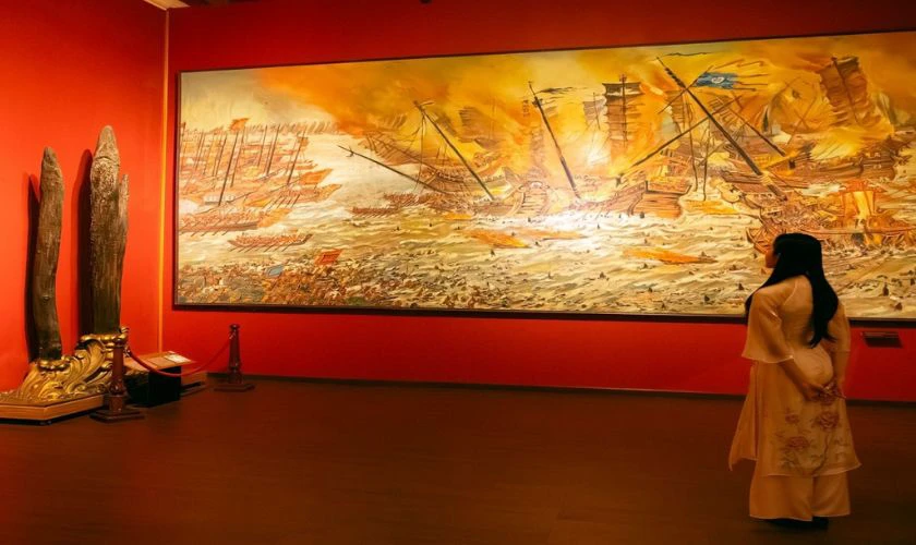 Tham quan di tích lịch sử, bảo tàng
