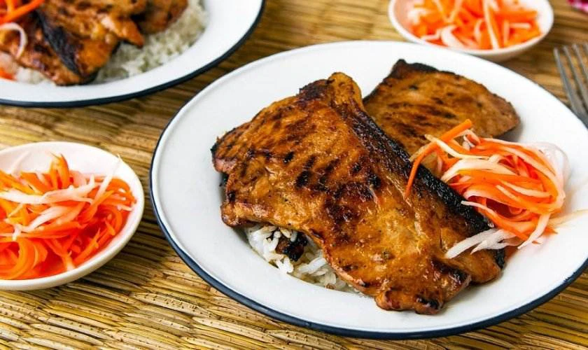 Bai Sach Chrouk - Cơm thịt heo nướng