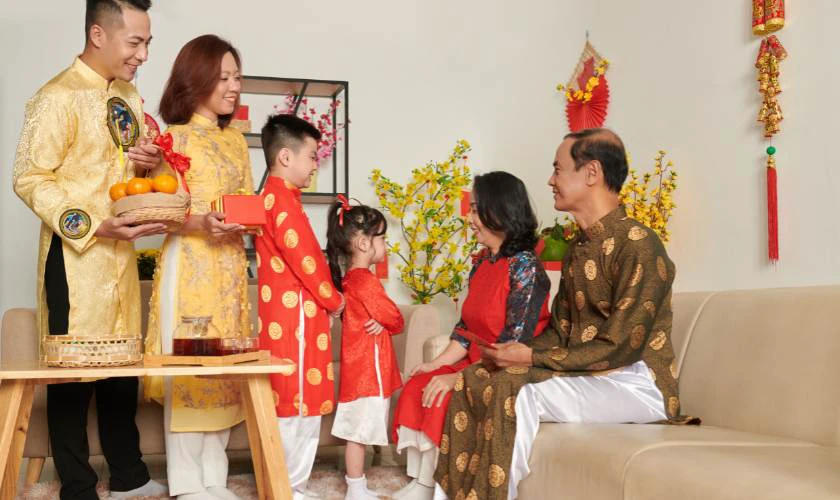 Chúc Tết và lì xì