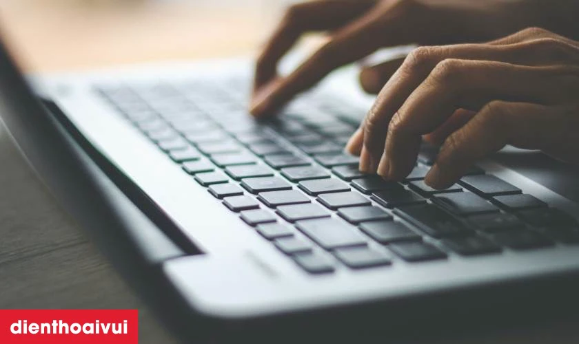 Thay b&agrave;n ph&iacute;m laptop Dell Inspiron 15 3511