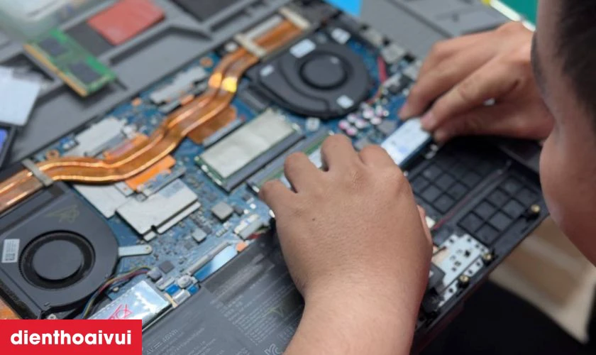 Quy tr&igrave;nh thay b&agrave;n ph&iacute;m laptop Dell Inspiron 3541 lấy liền tại Điện Thoại Vui