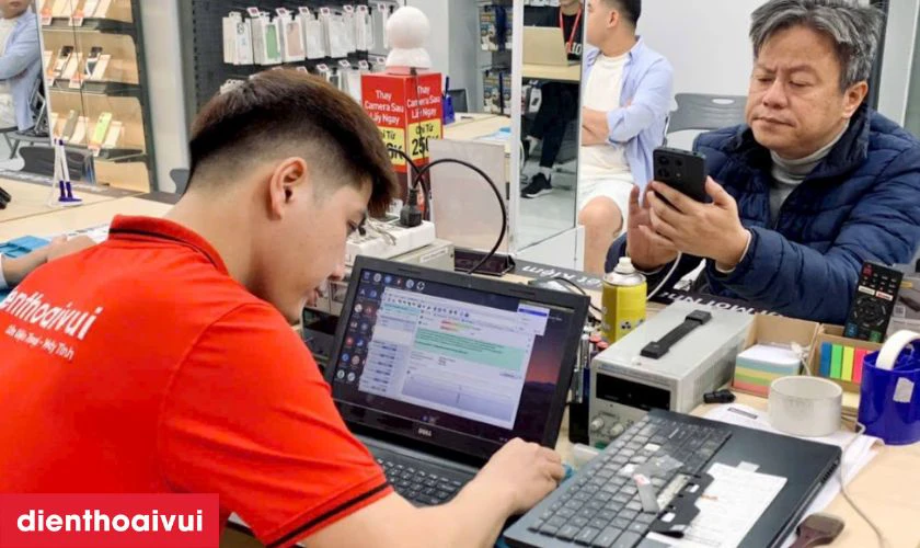 Quy tr&igrave;nh thay b&agrave;n ph&iacute;m laptop HP 15AB nhanh ch&oacute;ng, minh bạch tại Điện Thoại Vui