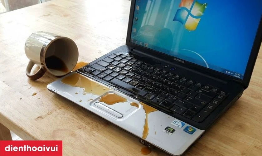 Nước c&oacute; thể khiến b&agrave;n ph&iacute;m laptop HP Compaq 40 nhanh hỏng