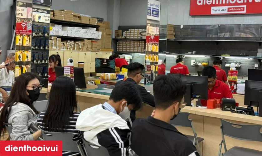 Kỹ thuật vi&ecirc;n th&aacute;o lắp v&agrave; thay b&agrave;n ph&iacute;m dưới camera gi&aacute;m s&aacute;t