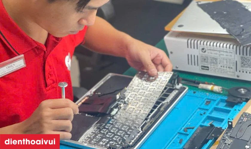 Quy tr&igrave;nh thay b&agrave;n ph&iacute;m laptop HP Elitebook 840 G5 tại Điện Thoại Vui