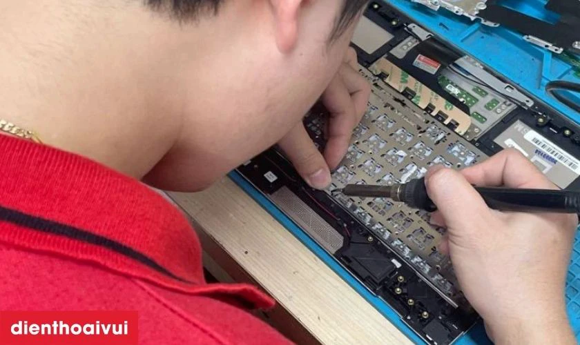 Quy tr&igrave;nh thay b&agrave;n ph&iacute;m laptop HP Elitebook 8730 nhanh ch&oacute;ng, minh bạch tại Điện Thoại Vui