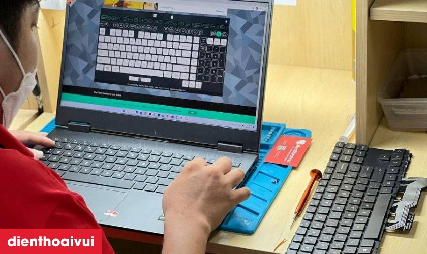 Quy tr&igrave;nh thay b&agrave;n ph&iacute;m laptop HP Envy 13BA lấy liền tại Điện Thoại Vui