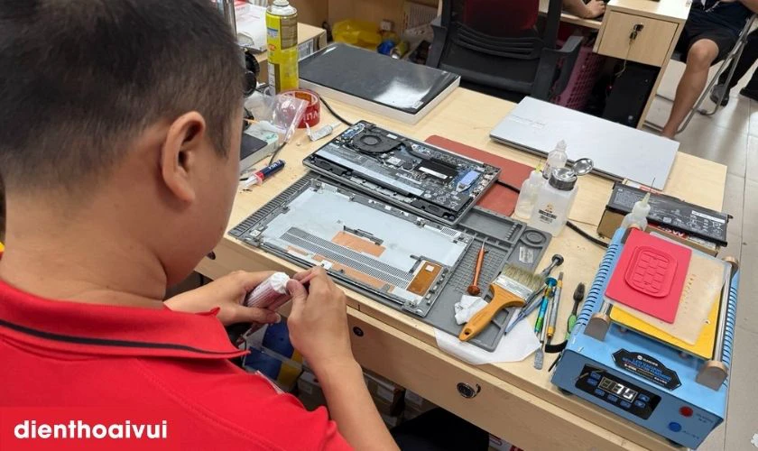 Quy tr&igrave;nh thay b&agrave;n ph&iacute;m laptop HP Pavilion 14-DV nhanh ch&oacute;ng, lấy liền tại Điện Thoại Vui