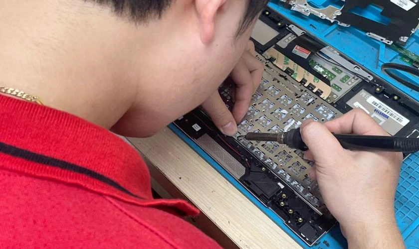 Quy trình thay bàn phím laptop Lenovo tại Điện Thoại Vui