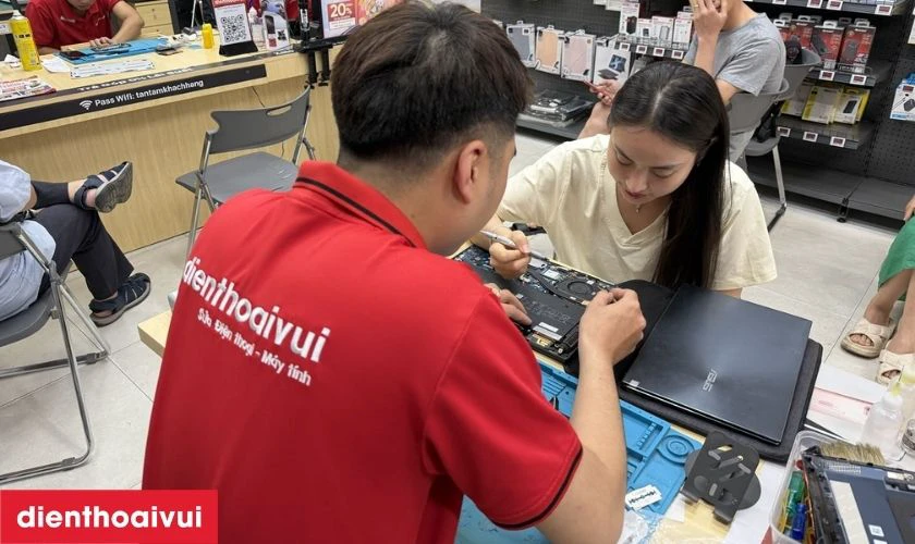 Quy tr&igrave;nh thay b&agrave;n ph&iacute;m laptop Lenovo Thinkbook 14IML Điện Thoại Vui TPHCM, H&agrave; Nội