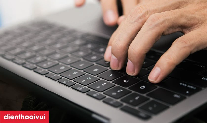 Bàn phím MacBook bị nóng, nhập sai ký tự