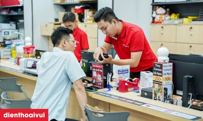 Quy tr&igrave;nh thay camera trước Samsung Galaxy S20 lấy liền tại Điện Thoại Vui