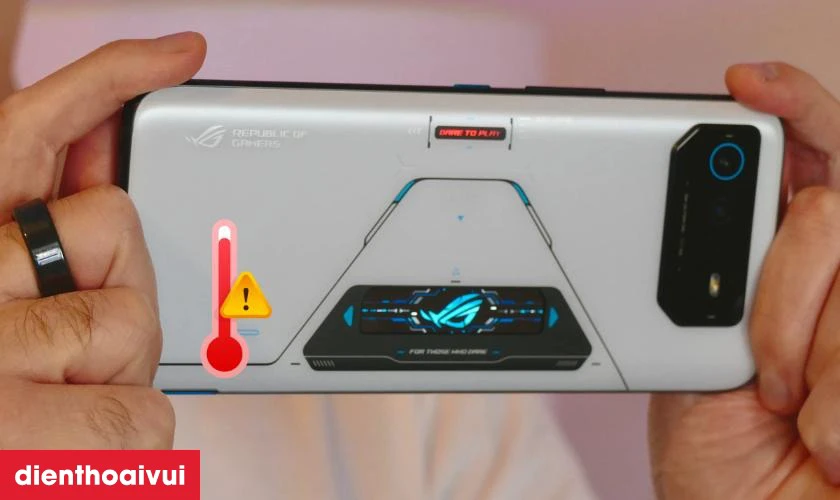 Nguyên nhân camera sau Asus Rog Phone 6 bị đục