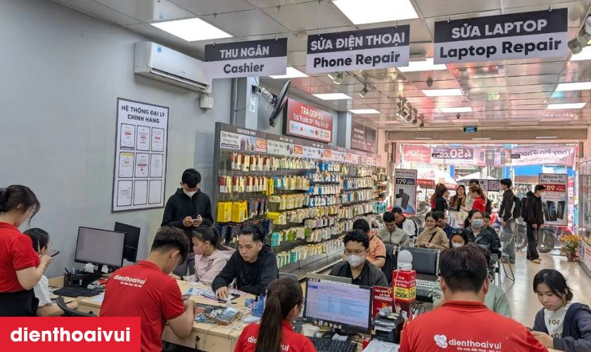 Dịch vụ thay camera sau iPhone SE 2022 chính hãng Hatech chính hãng