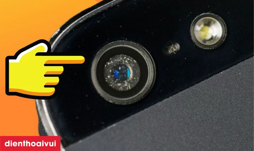 Nguyên nhân khiến camera thay camera sau OPPO A12 bị hư, lỗi/mờ