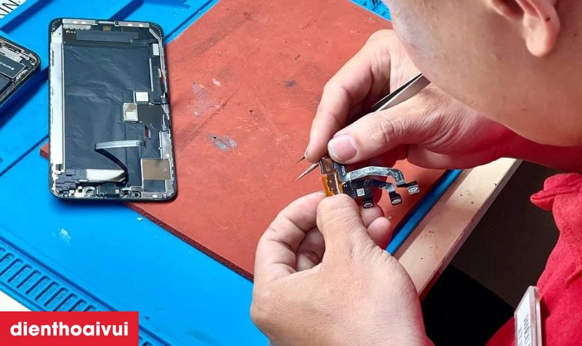 Quy tr&igrave;nh thay camera sau Oppo A95 chuy&ecirc;n nghiệp