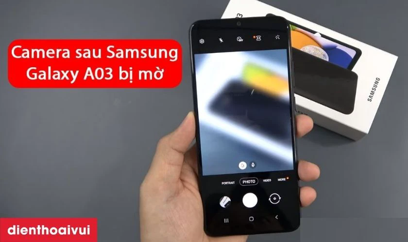 Camera sau điện thoại Samsung Galaxy A03 bị mờ/đục do đâu?