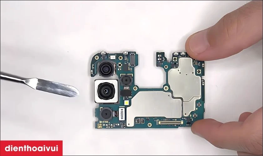 Quy trình thay camera sau Samsung Galaxy A73 chính hãng tại Điện Thoại Vui