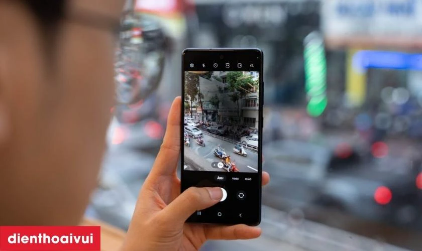 Khi nào bạn cần thay camera sau Samsung Galaxy S20 FE?