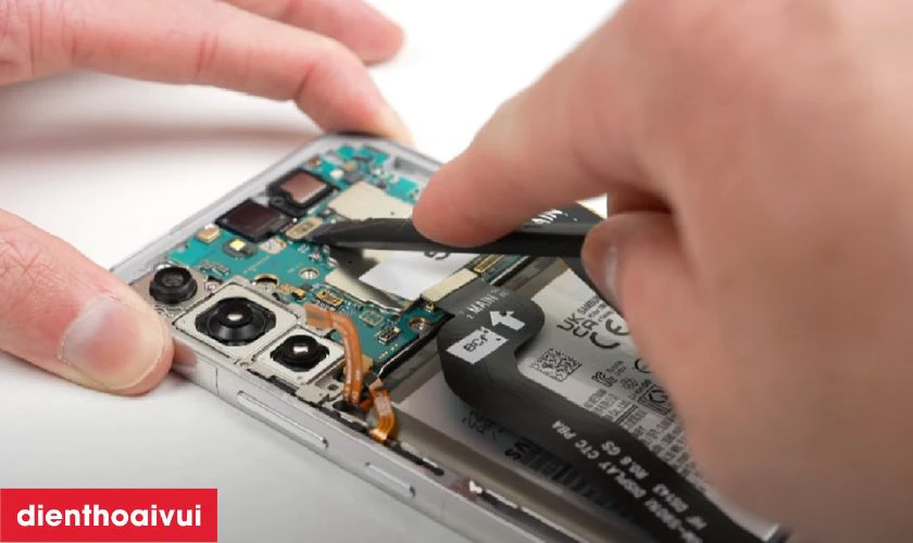 Cần lưu ý gì trước khi thay camera sau Samsung Galaxy S22?