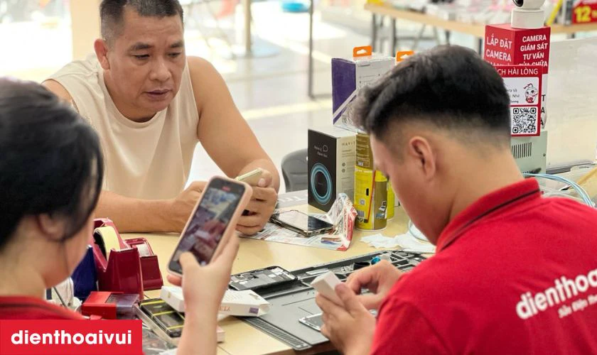 Bàn giao máy cho khách sau khi test, cung cấp phiếu bảo hành 12 tháng