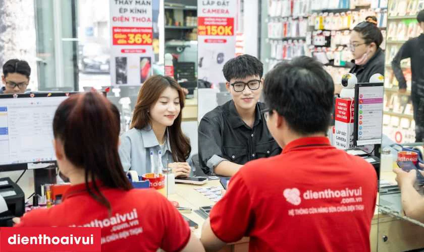 Chính sách bảo hành lên tới 12 tháng cho dịch vụ thay camera sau